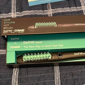 DAFNI x Conair Muse Hair Styling Brush - Black and Mint